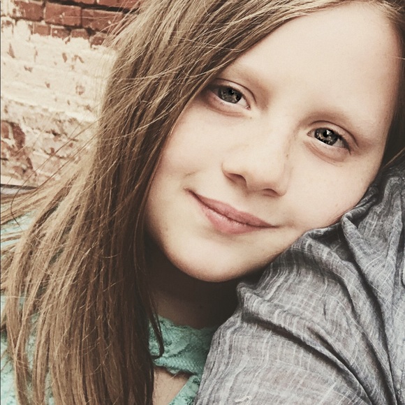 Meet your Posher, Christina - Picture 3 of 3